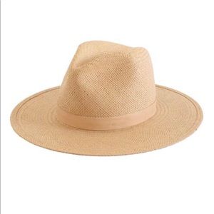 Janessa Leone Simone hat